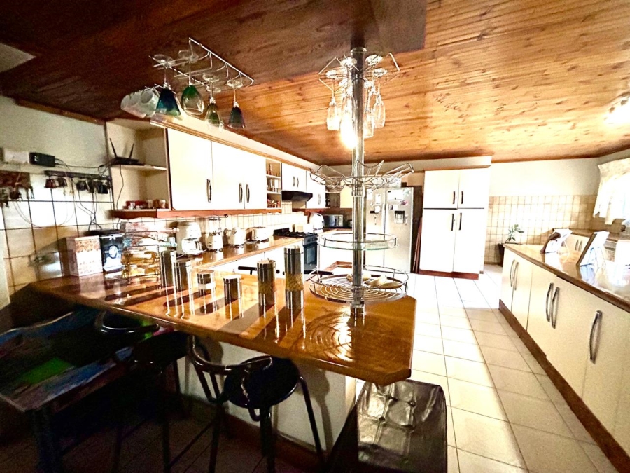 5 Bedroom Property for Sale in Beacon Bay Eastern Cape